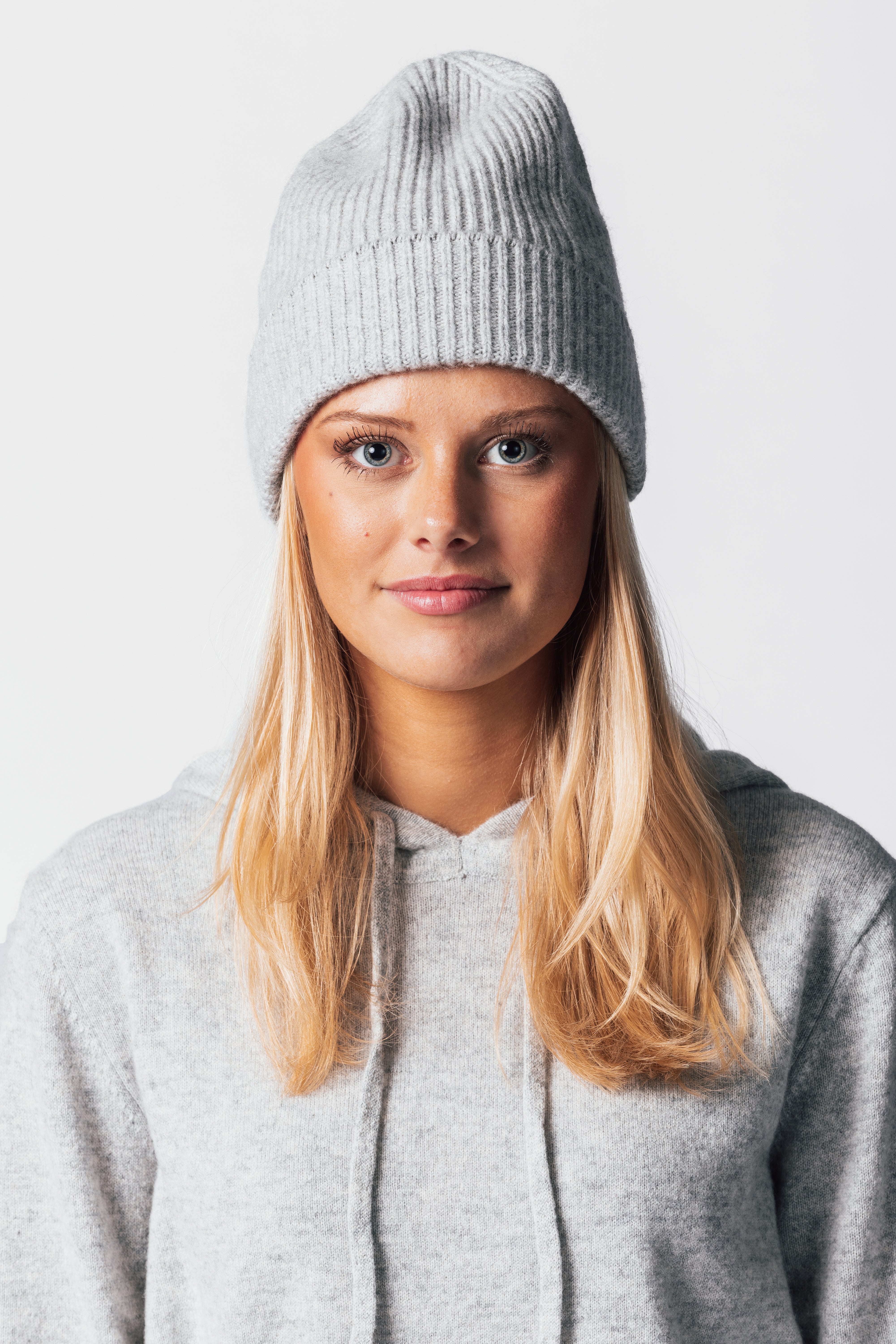 Light grey cashmere beanie