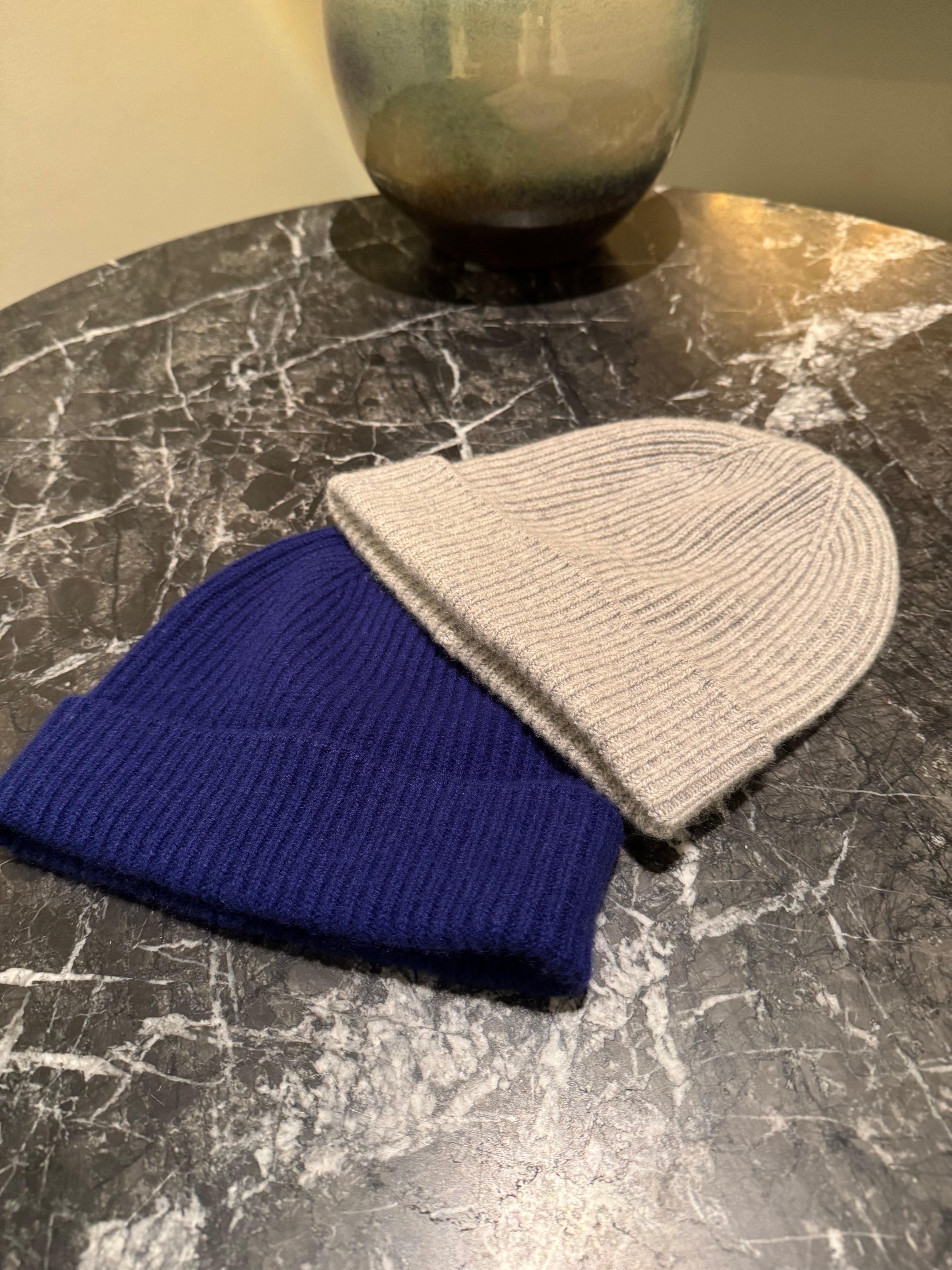 Light grey cashmere beanie